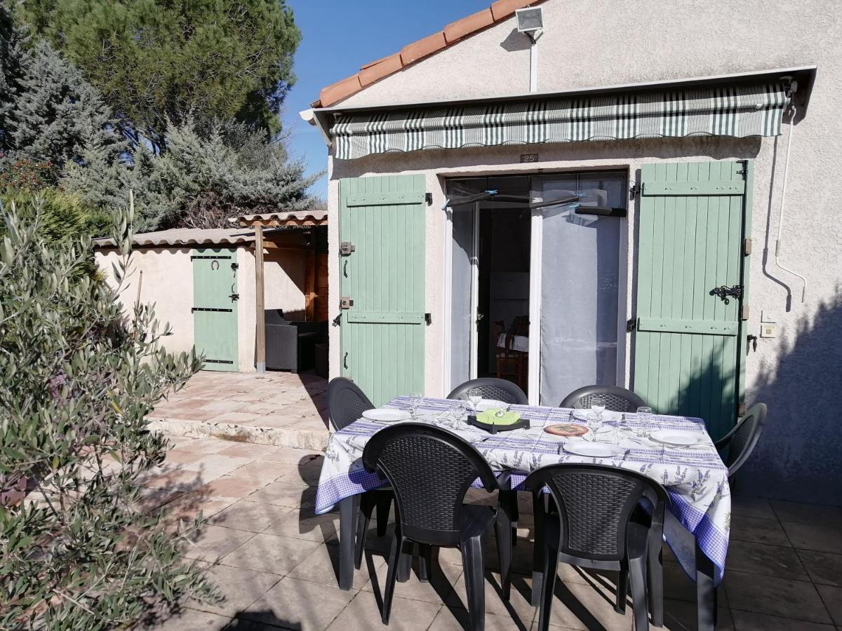 Sous Le Soleil De Provence Petite Maison Au Calme Et Tres Bien Equipee De 40M2 Avec Wifi -Jardin Prive-La Piscine Est Commune A La Residence Et Ouverte Du 1Er Mai Au 30 Septembre De 09H A 21H,En Juillet Et Aout Reservation Uniquement Du Samedi Au Sam Forcalqueiret Екстериор снимка