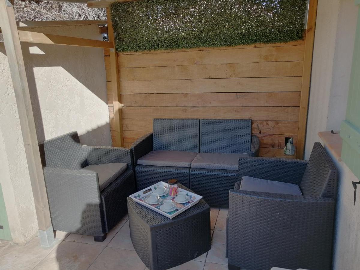 Sous Le Soleil De Provence Petite Maison Au Calme Et Tres Bien Equipee De 40M2 Avec Wifi -Jardin Prive-La Piscine Est Commune A La Residence Et Ouverte Du 1Er Mai Au 30 Septembre De 09H A 21H,En Juillet Et Aout Reservation Uniquement Du Samedi Au Sam Forcalqueiret Екстериор снимка