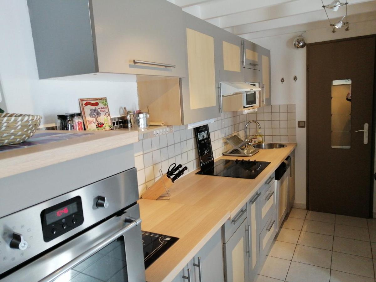 Sous Le Soleil De Provence Petite Maison Au Calme Et Tres Bien Equipee De 40M2 Avec Wifi -Jardin Prive-La Piscine Est Commune A La Residence Et Ouverte Du 1Er Mai Au 30 Septembre De 09H A 21H,En Juillet Et Aout Reservation Uniquement Du Samedi Au Sam Forcalqueiret Екстериор снимка
